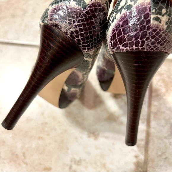 Calvin Klein Snakeskin Platform Heels Purple green gray Size 7.5 - Picture 6 of 11